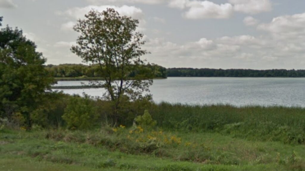Lake in Minnesota - near sighting location: huge pterodactyl